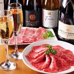お肉とともに80種以上のドリンク飲み放題をお楽しみください