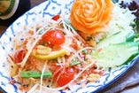 青パパイヤのサラダ 「ソムタム・タイ」