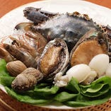 [厳選食材]
毎日新鮮な海産物や野菜を仕入れて、ご提供♪