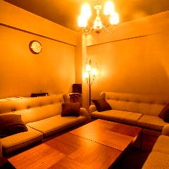 当店の完全個室にてバースデーパーティー。新年会を是非！