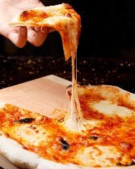 生地から手作り特製ピザ 先ずは食べてほしい自慢の逸品！