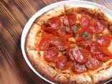 生地から手作りの特製ピザは当店自慢の逸品です！