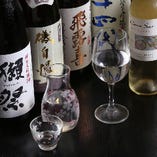日本酒と共にワインも厳選してご提供致します。