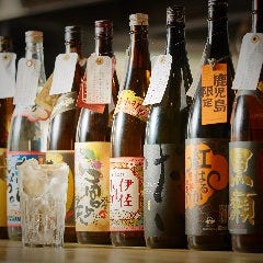 沖縄ならではの泡盛や焼酎など多種多彩なラインナップでお届け