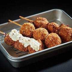 ご来店いただいた皆様が思わず虜になる「串揚げ肉団子」