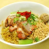 特製玉子麺、チャーシュー・豚団子入り（汁なし）