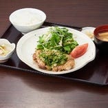 鶏肉のネギ塩たれがけ定食