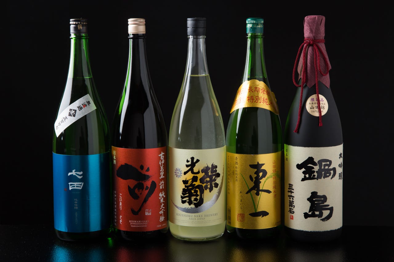 佐賀の地酒はもとより、他県の銘酒なども取りそろえております。