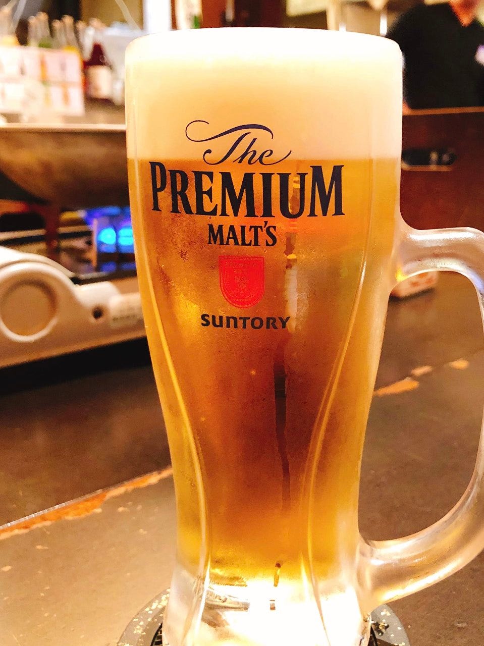 一杯目はやっぱり生ビール！
京都産ザ・プレミアムモルツです！
