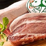 柔らかな肉質とトロける甘みの肉脂が特徴の糸島豚を使った料理♪
