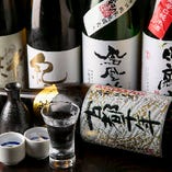〈厳選日本酒〉
季節に応じて、常に新しいものをラインナップ！