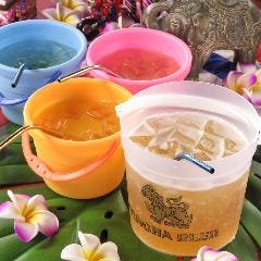 タイ・スタイルでバケツで飲むドリンクもあります!