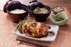 『北海道名物 新子焼和膳』…若鶏半身の旨味をしっとりと焼き上げました。