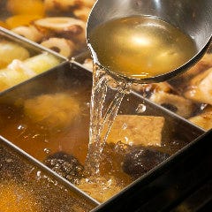 おでん 鳥料理 おぐ羅 分店_醤油を使わず昆布・鰹出汁と塩のみで仕上げる優しい味のおでん