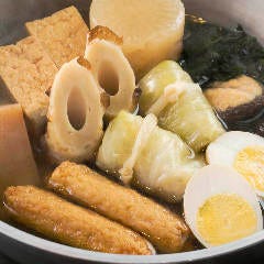 おでん 鳥料理 おぐ羅 分店_■自慢のおでんをコースのメインに
醤油を使わず昆布と鰹節、調味料は塩だけを使用したおぐ羅ならではのおでんを、コース料理でもお楽しみいただけます。コースのメインはお仲間とご相談の上お好きな方をお選びください。優しい味のおでんを囲みながら、楽しいご宴会をお楽しみください。