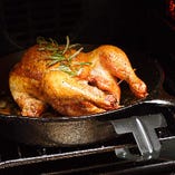 鶏本来の美味しさを引き出すためオーブンでじっくり焼き上げます