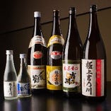 日本酒は新潟の地酒をご用意。新鮮魚介とお楽しみください。
