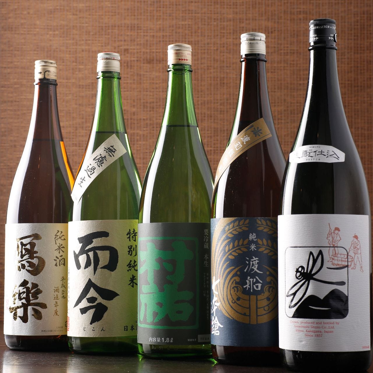 全国の厳選した日本酒を
常時50種以上715円～