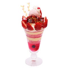 エミールパフェ ホワイトティラミスパフェ