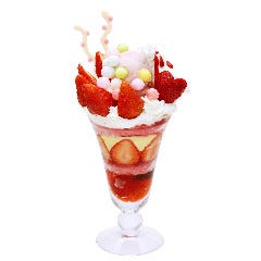 エミールパフェ ホワイトティラミスパフェ