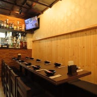 炭焼き びすとろ 肉たらし 虎ノ門_落ち着いた雰囲気のテーブル席