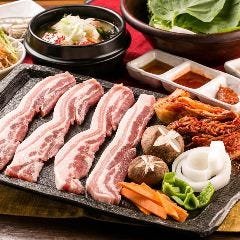 韓国家庭料理×サムギョプサル専門店 金ちゃん 新宿西口店