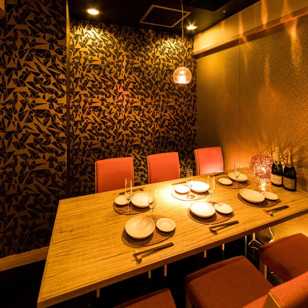 Zensekikoshitsuizakaya Nikujirugyoza-to Sumibiyakitori Katariya Umedahigashidori