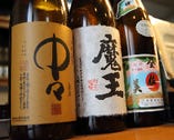 日本酒も豊富にそろえ、魔王や伊佐美などの焼酎も味わえる。