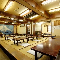 団体様向けの3階のお座敷席。最大65名様までご利用頂けます。