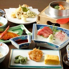 釜めしが選べるコースは5300円より。幹事様特典もございます。