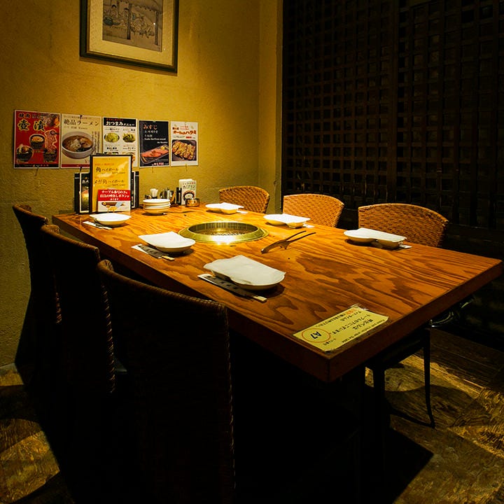 テーブル席・完全個室（壁・扉あり）・6名様まで