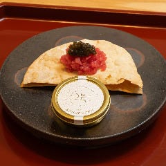 名物料理　本まぐろトロのたたきキャビア添え