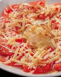 トマトとスモークチーズのサラダ