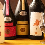 日本全国の酒蔵から厳選した日本酒を豊富に取り揃え
