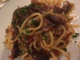 ほたるいかのアーリオ・オーリオ・スパゲティ。旬の食材を使ったパスタご用意しております。