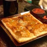 ゴルゴンゾーラのパイ生地ピザ