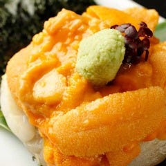 【名物】帆立貝バター焼　生うにをのせて…