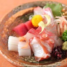 毎朝仕入れる鮮魚などお酒に合う逸品