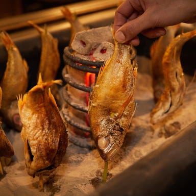 炭焼と炉端テント恵比寿店_炉端の炭火で焼き上げた地魚や地野菜