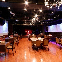 広々店内。お一人様から団体様まで◎ご予約も承ります。