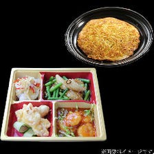【テイクアウト限定】中華海鮮料理４種セットに名物の「梅蘭焼きそば」付き弁当