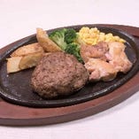 ビーフハンバーグ（120ｇ）＆カットチキン〔岩手県産奥の都鶏〕