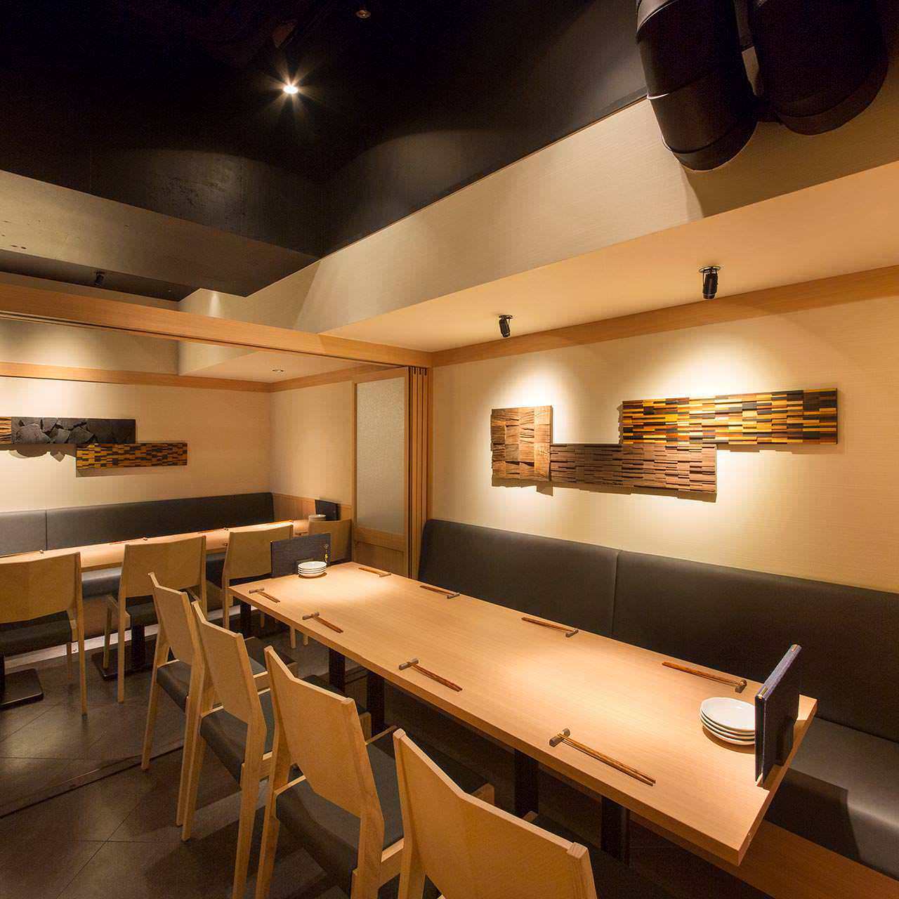 お茶の水 鳥どりのテーブル席