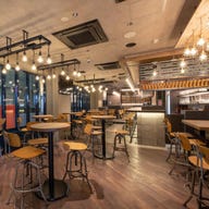 浜松町ハイボールバー_【テーブル席】宴会最大80名様迄(貸切もOK!立食最大120名様) ※写真はイメージ