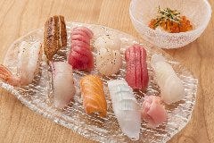 餃子と煮込み／魚屋鮨しん