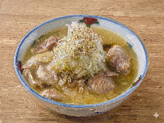 商店新名物！鶏煮込み