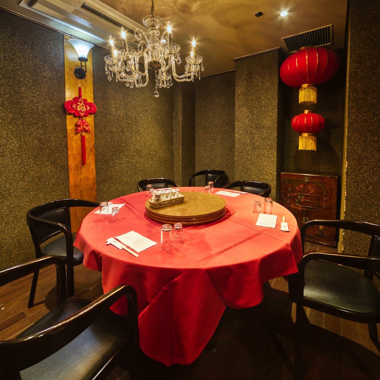 大円卓で楽しむ中国様式の美個室空間