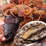 鮑、国産伊勢海老、ふかひれなど高級食材や旬食材を贅沢に使用