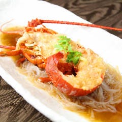 国産伊勢海老のニンニク蒸し 特製醤油にて