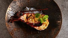 ぷりっと凝縮した旨みを味わう、伊勢海老の贅沢な一皿。